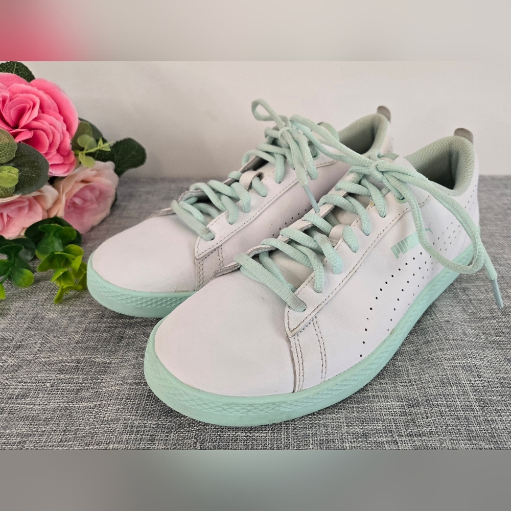 PUMA Women Smash V2 Perforated Leather White/teal Sneakers‎ 365216-06 Size 7 US
